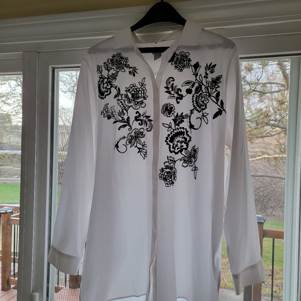 Chico's size 4 White Blouse